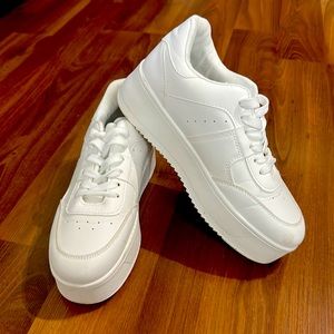 Platform white sneaker  US 8